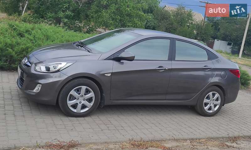 2011 hyundai accent