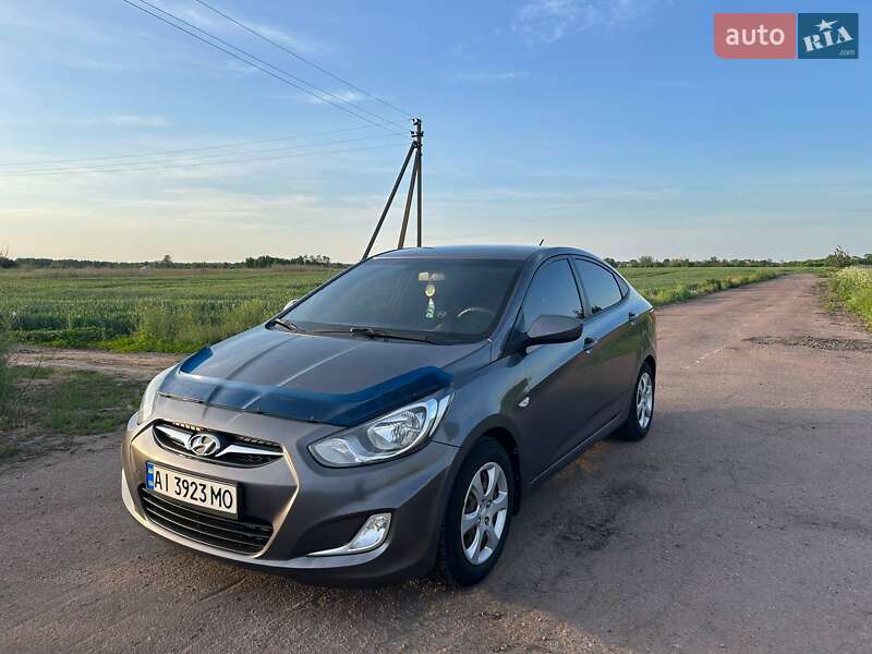 2011 hyundai accent