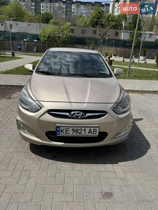 2011 hyundai accent