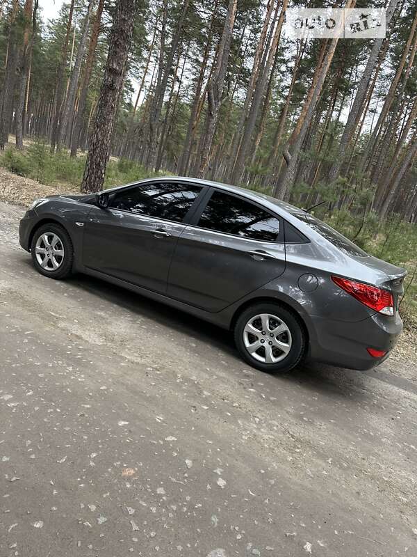 2011 hyundai accent