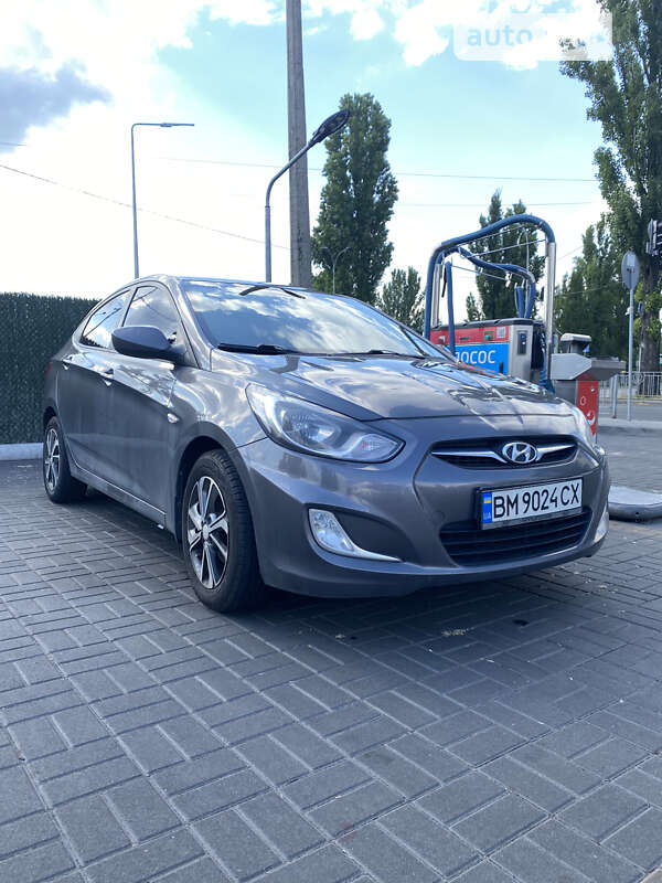 2011 hyundai accent