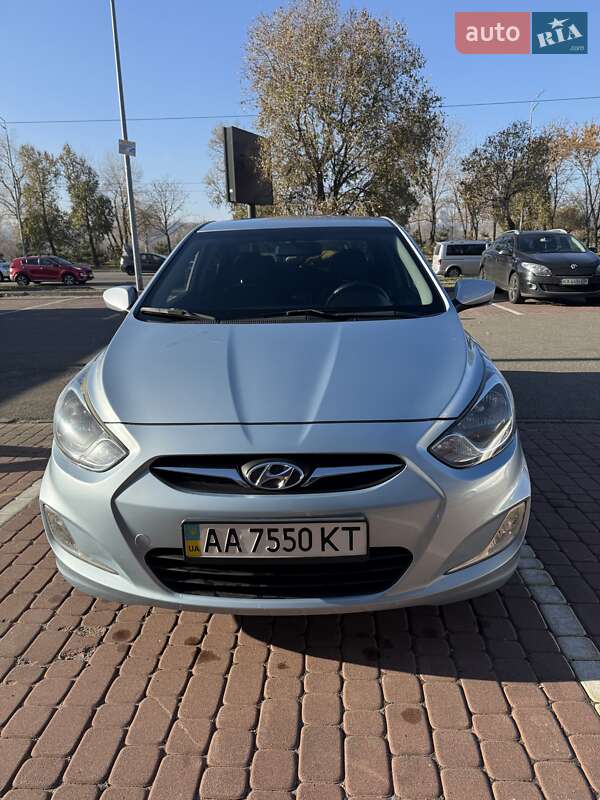 2011 hyundai accent