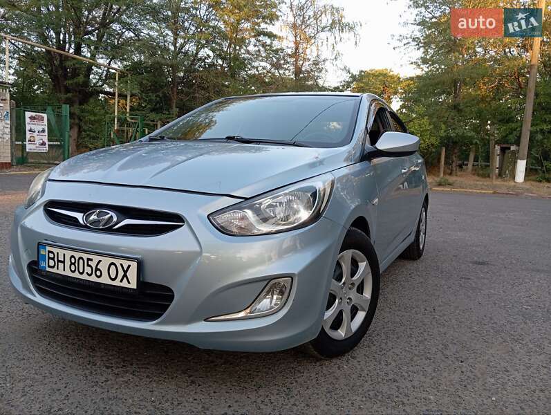 2011 hyundai accent