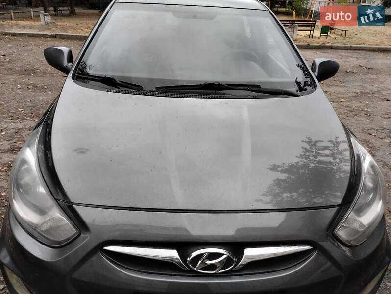 2011 hyundai accent