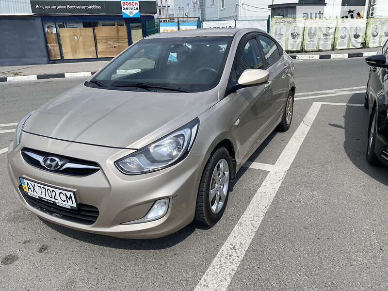 2011 hyundai accent