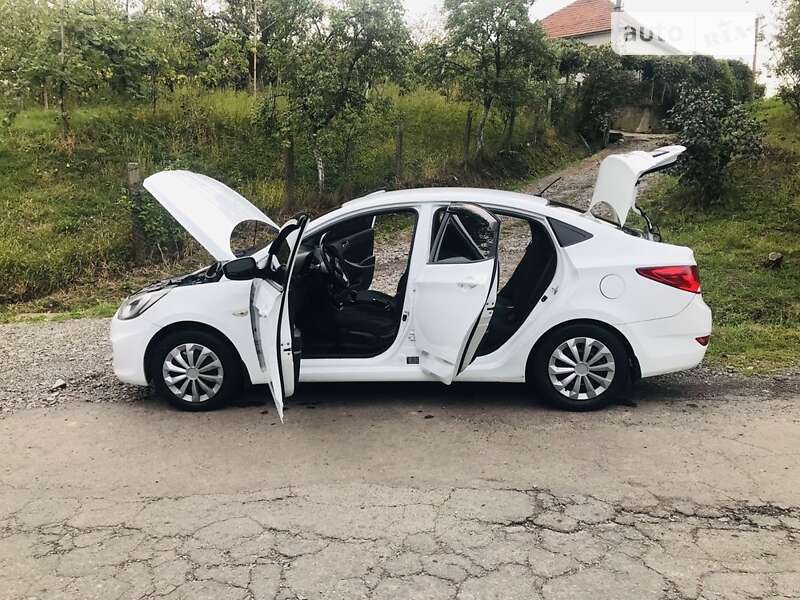 2011 hyundai accent