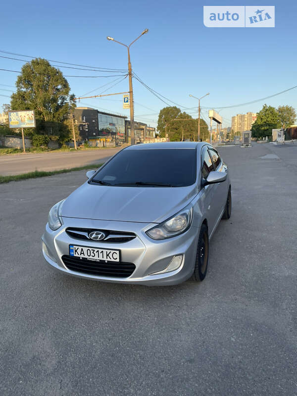 2011 hyundai accent
