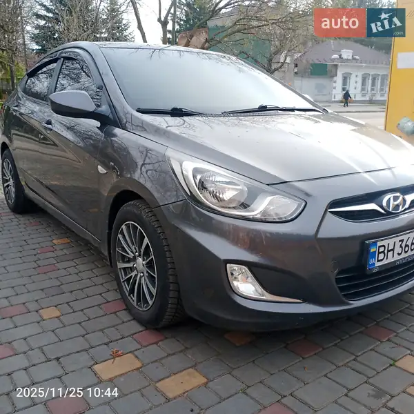 2011 hyundai accent