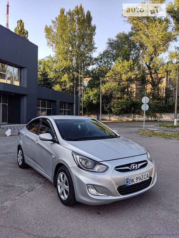 2011 hyundai accent