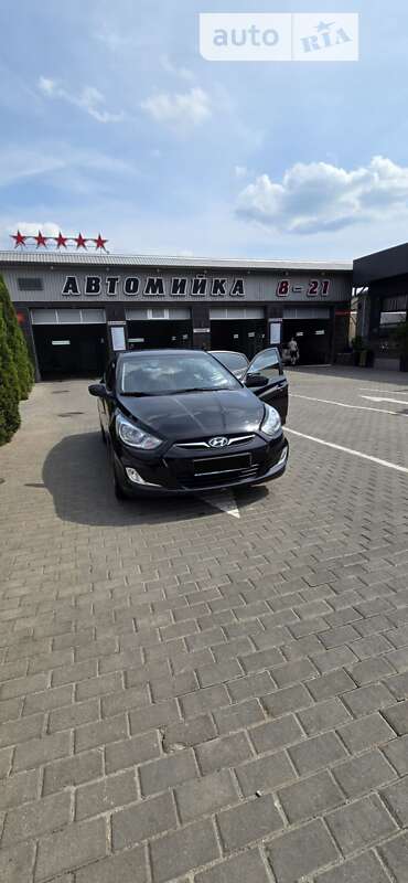2011 hyundai accent