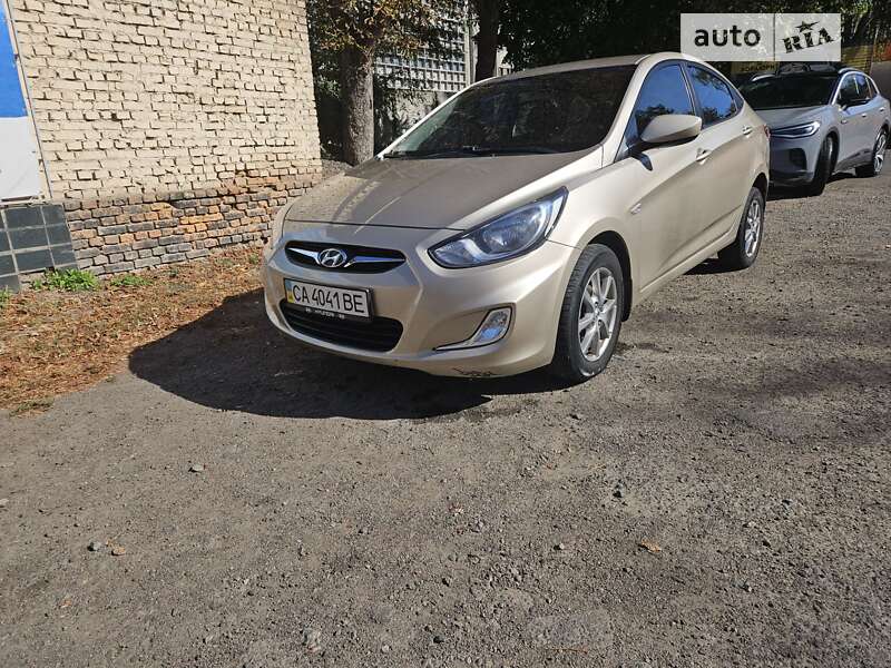 2011 hyundai accent