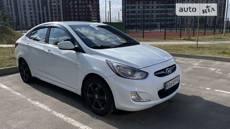2011 hyundai accent