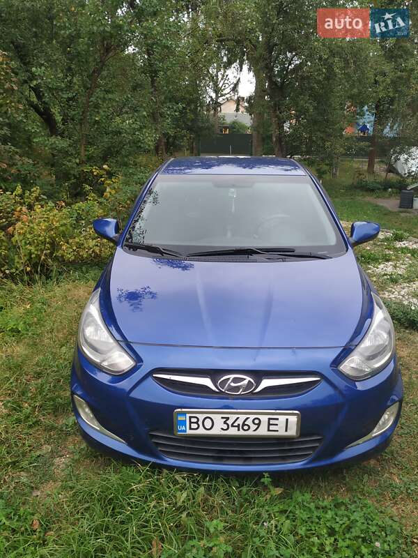 2011 hyundai accent