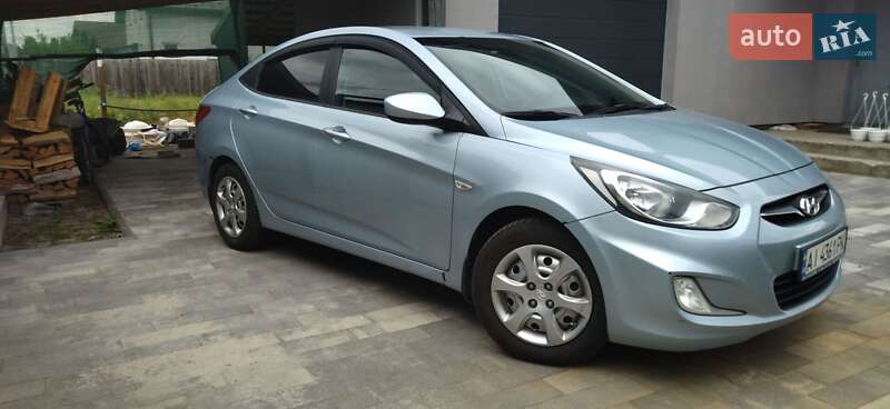 2011 hyundai accent