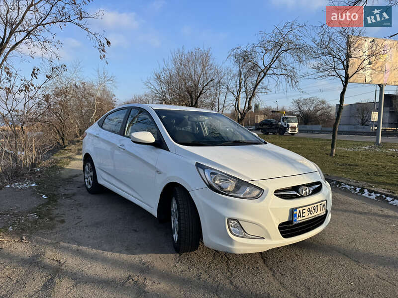 2011 hyundai accent