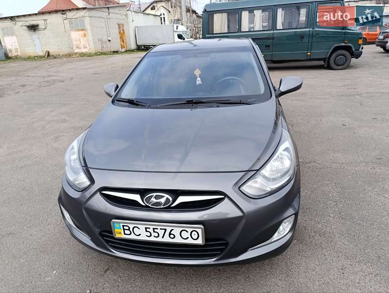 2011 hyundai accent