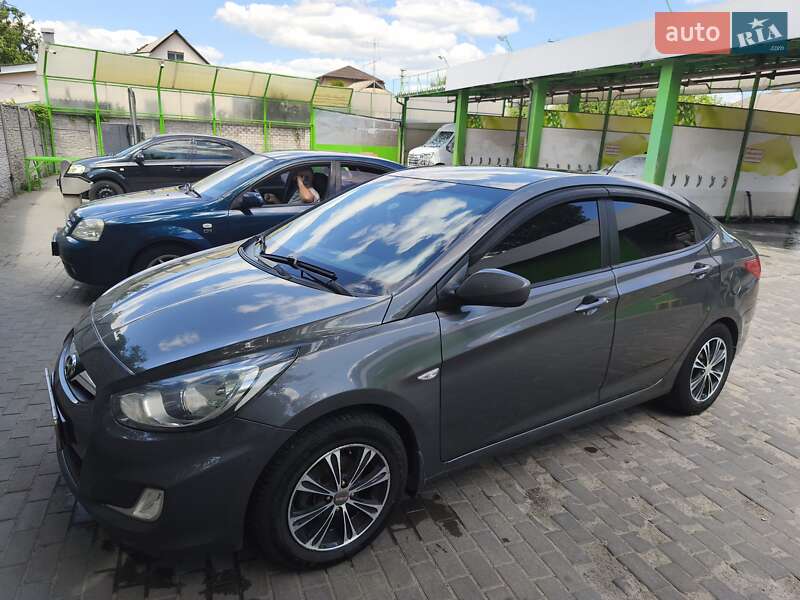 2011 hyundai accent