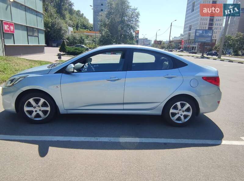 2011 hyundai accent