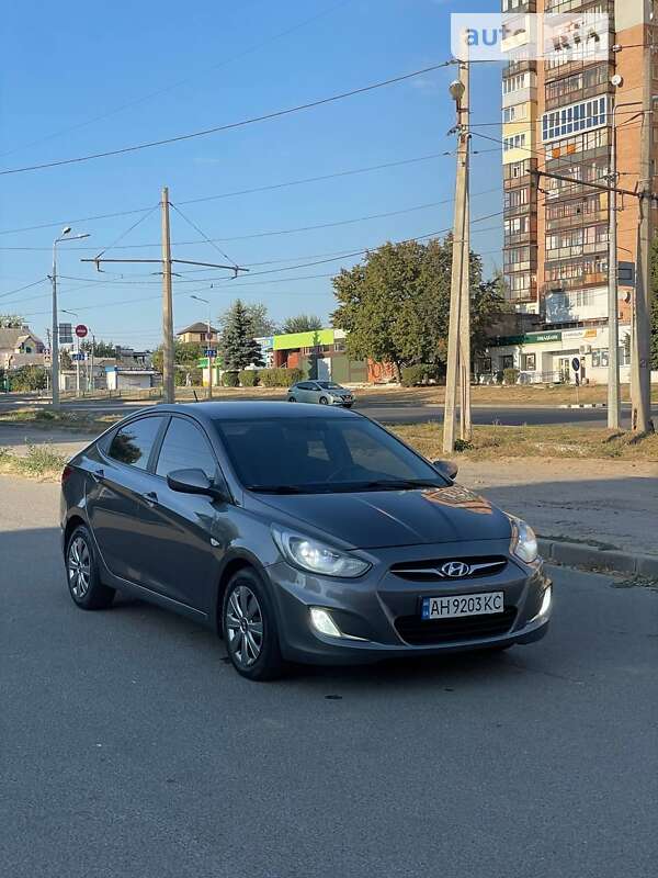2012 hyundai accent