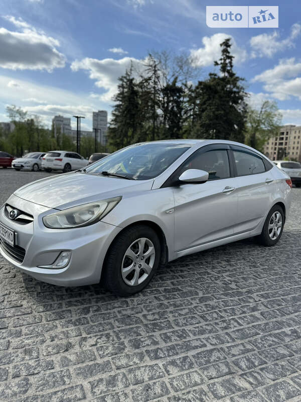2012 hyundai accent
