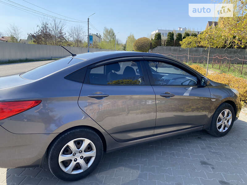 2012 hyundai accent