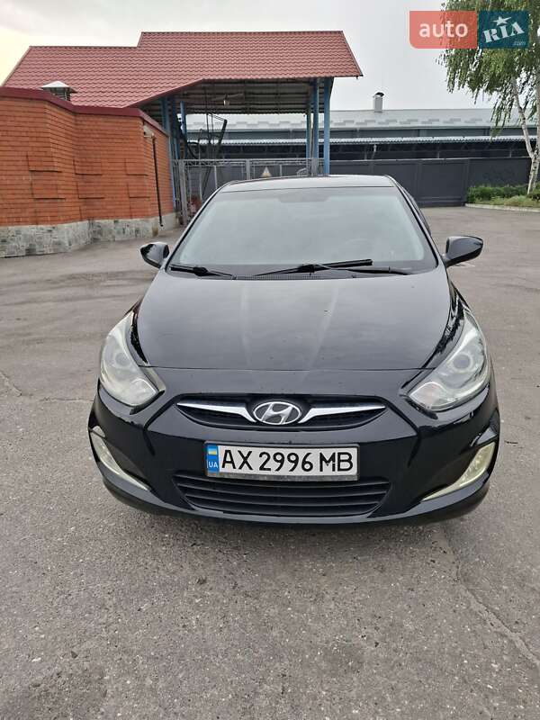 2012 hyundai accent
