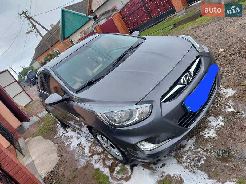 2012 hyundai accent