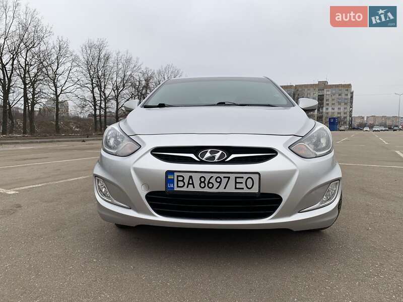 2012 hyundai accent
