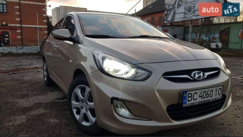 2012 hyundai accent