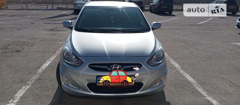 2012 hyundai accent