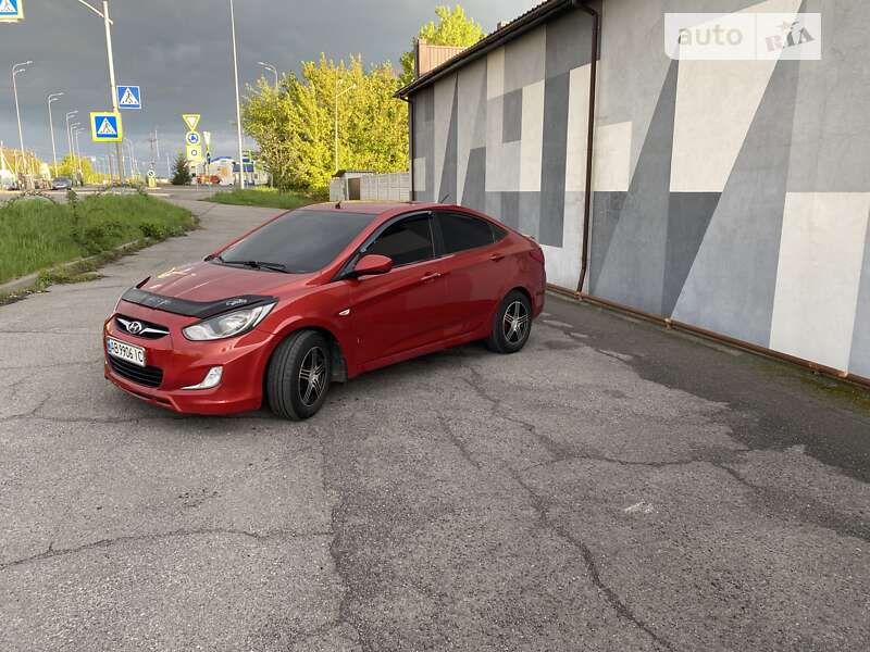 2012 hyundai accent