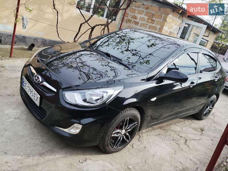2012 hyundai accent