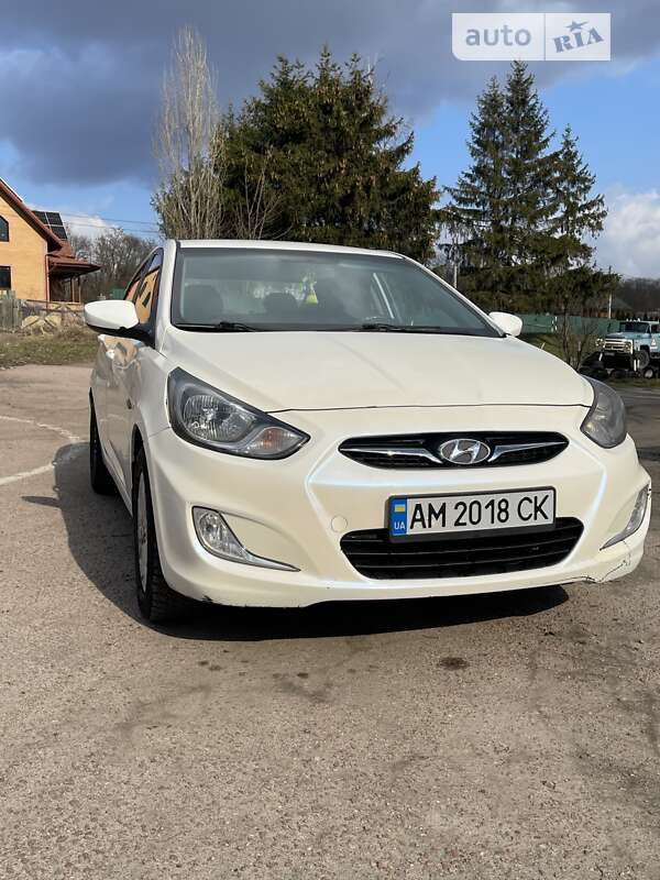 2012 hyundai accent