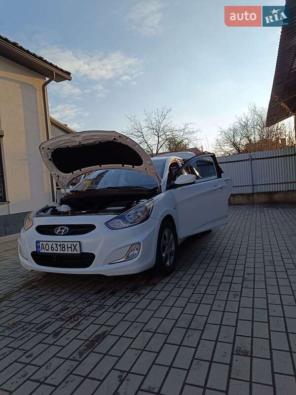 2012 hyundai accent