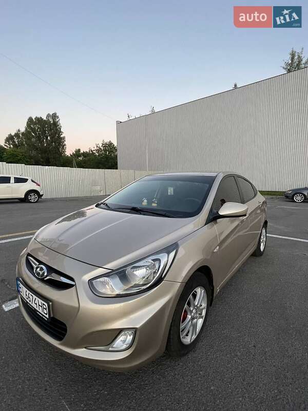 2012 hyundai accent