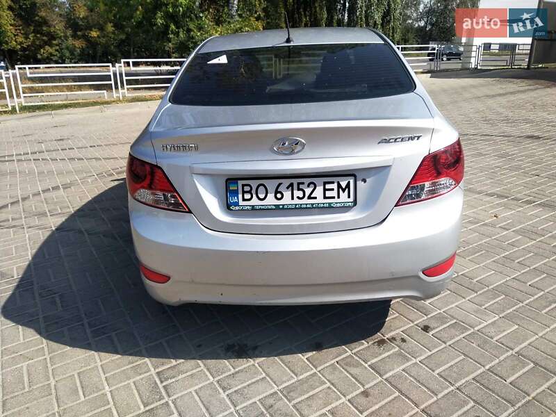 2012 hyundai accent