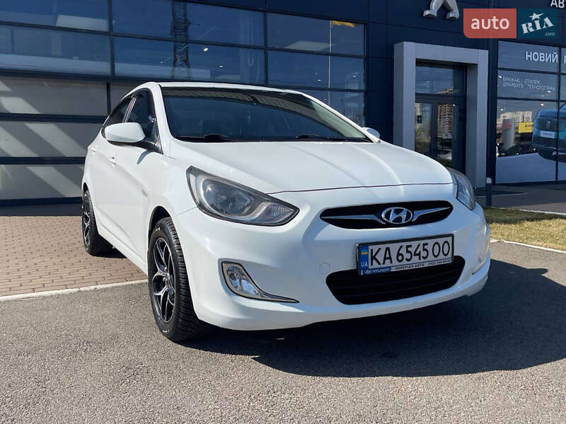 2012 hyundai accent