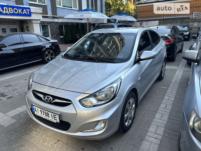 2012 hyundai accent