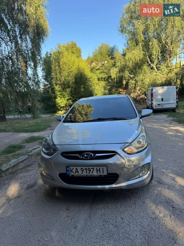 2012 hyundai accent
