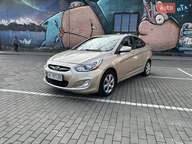 2012 hyundai accent