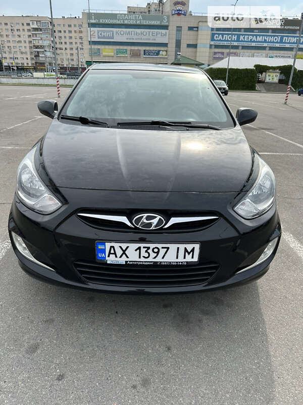 2012 hyundai accent