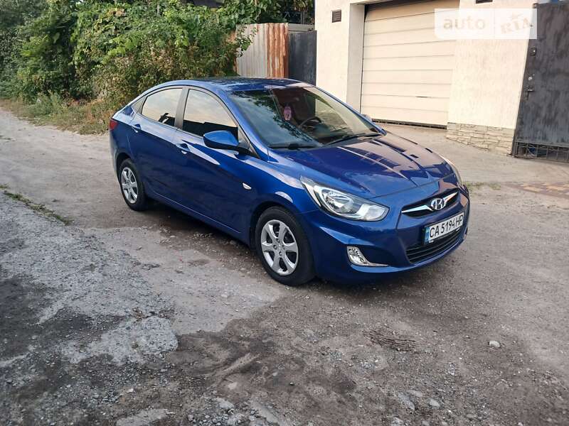 2012 hyundai accent