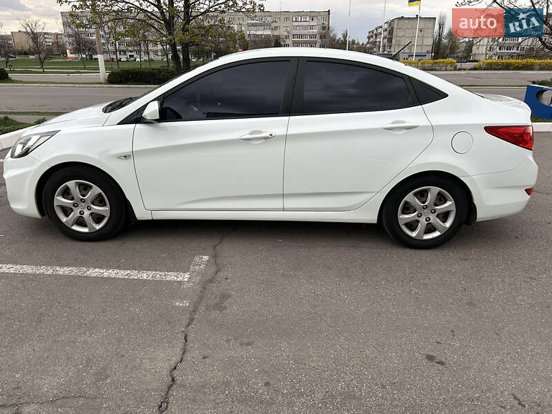 2012 hyundai accent