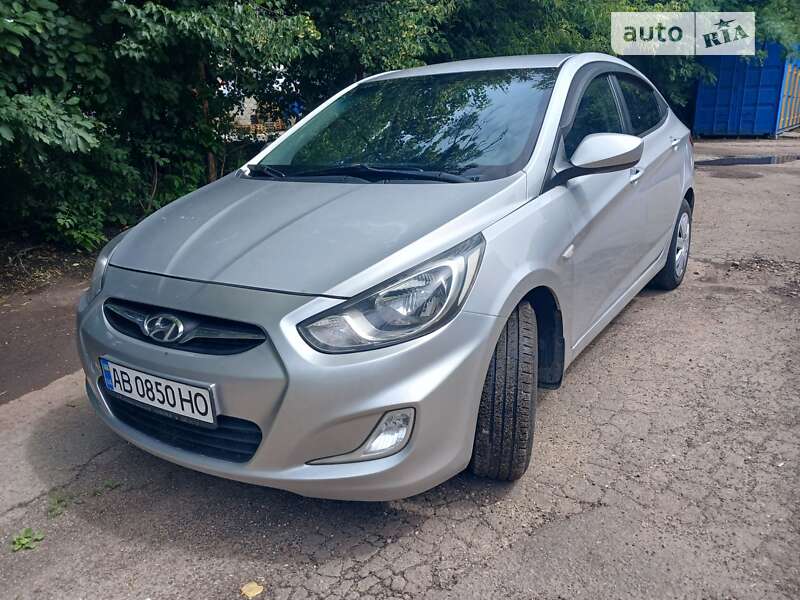 2012 hyundai accent