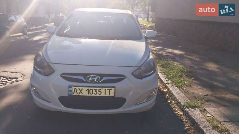 2012 hyundai accent