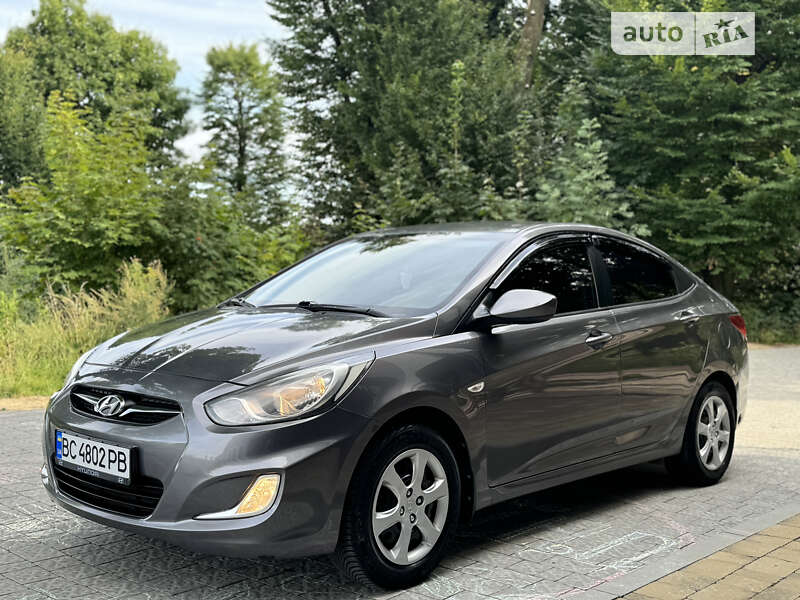 2012 hyundai accent