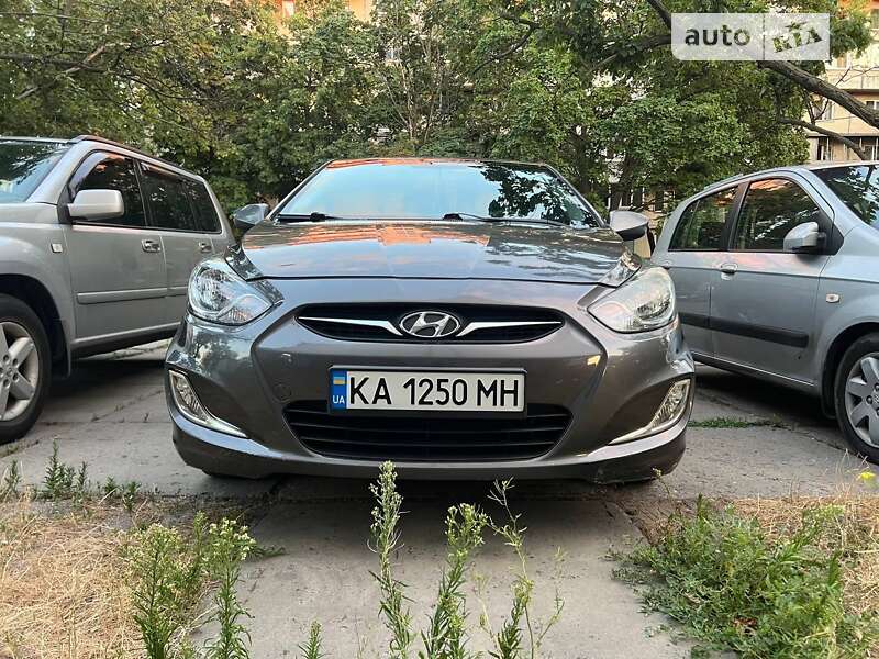 2012 hyundai accent