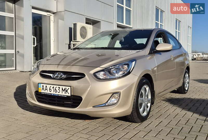 2012 hyundai accent