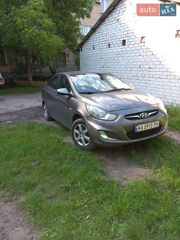 2012 hyundai accent
