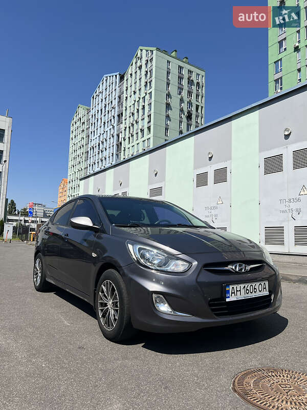 2013 hyundai accent